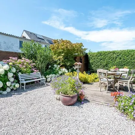 Charming House With Garden Сasa de vacaciones