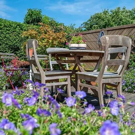 Charming House With Garden * De Haan